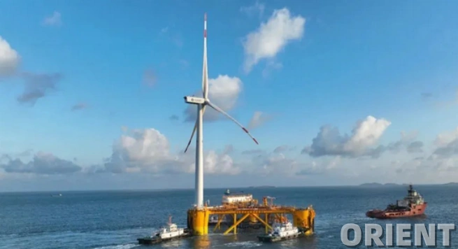The world’s first! XCMG Crawler Crane XGC28000 Assisted Construction of Floating Wind Fishing Integration Project