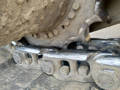 How to properly maintain the drilling rig track group?